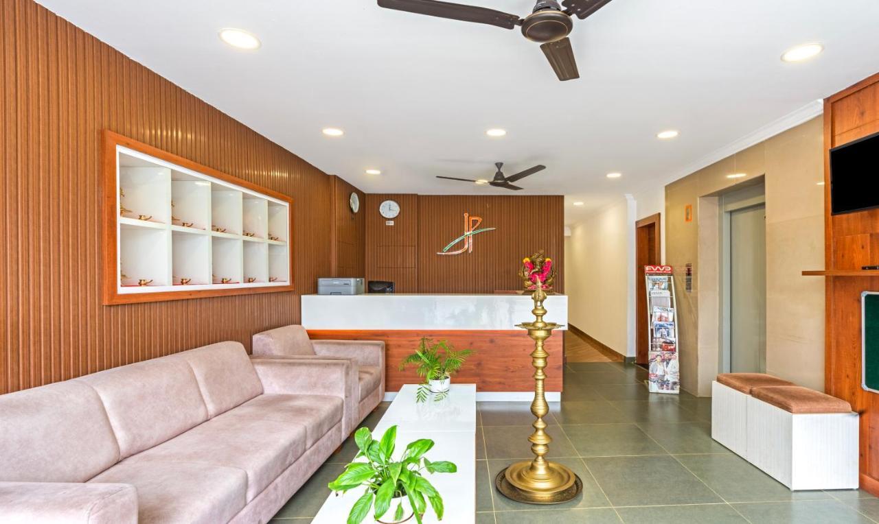 Treebo Jp Residency Hotel Thiruvananthapuram Exterior photo